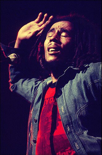 Bob Marley Sings Handup