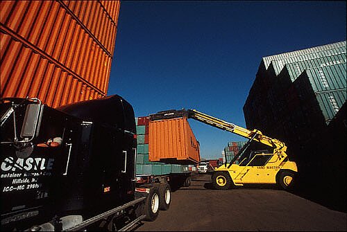 containerblacktruck.jpg