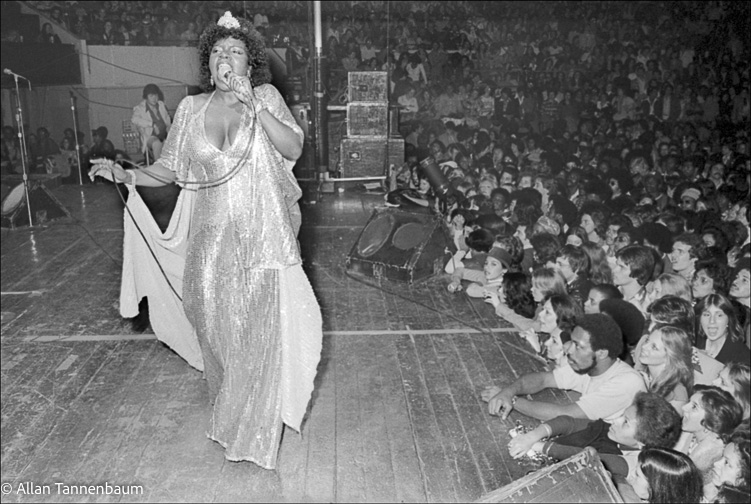 Gloria Gaynor performs