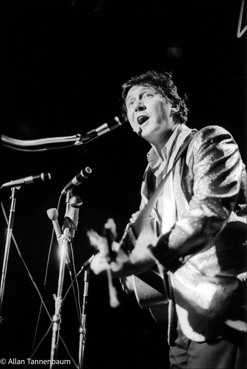 Phil Ochs performs