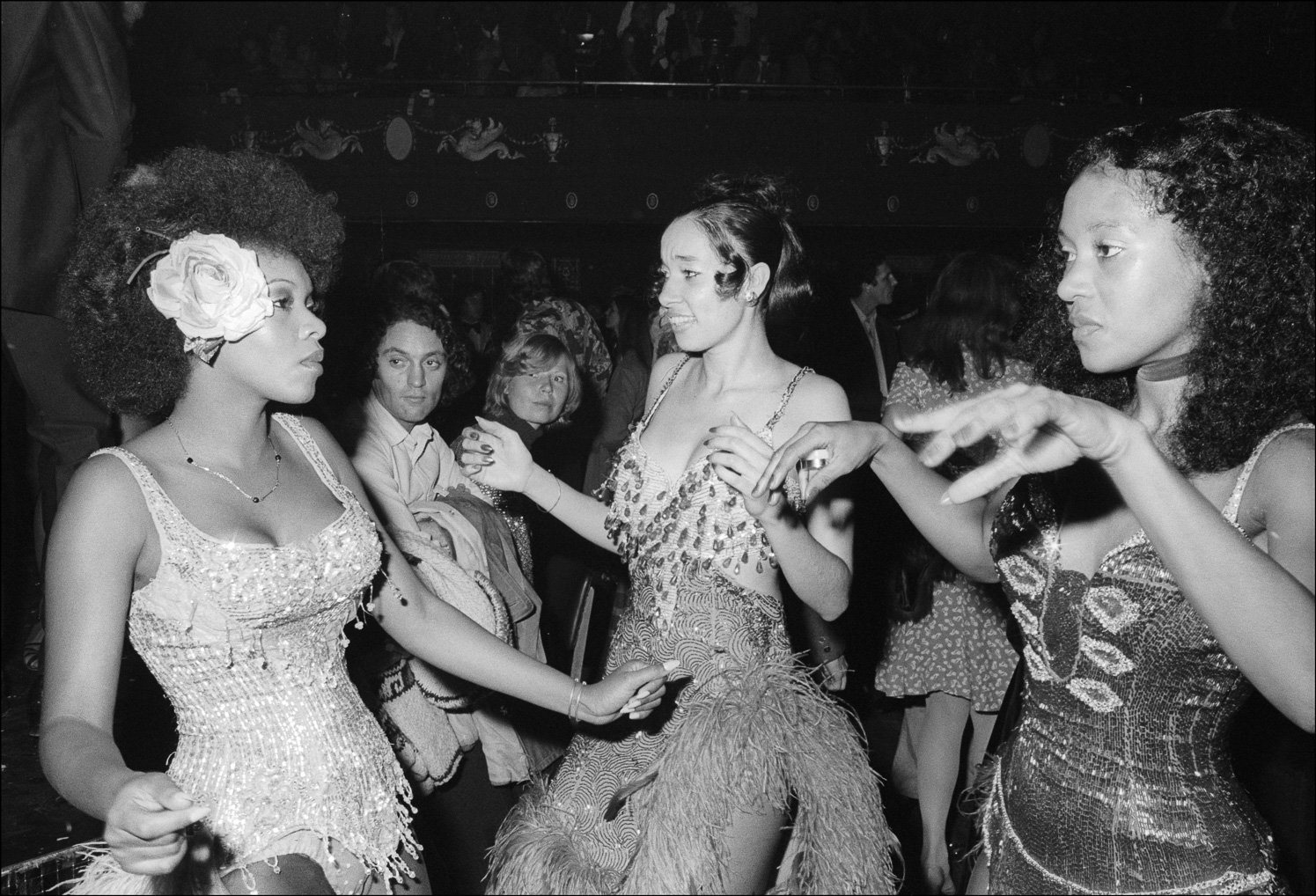 Erotic Circus Girls Dancing